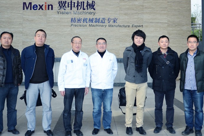 嘉陵本田公司负责人来我司考察，董事长与总经理一起陪同(图2)